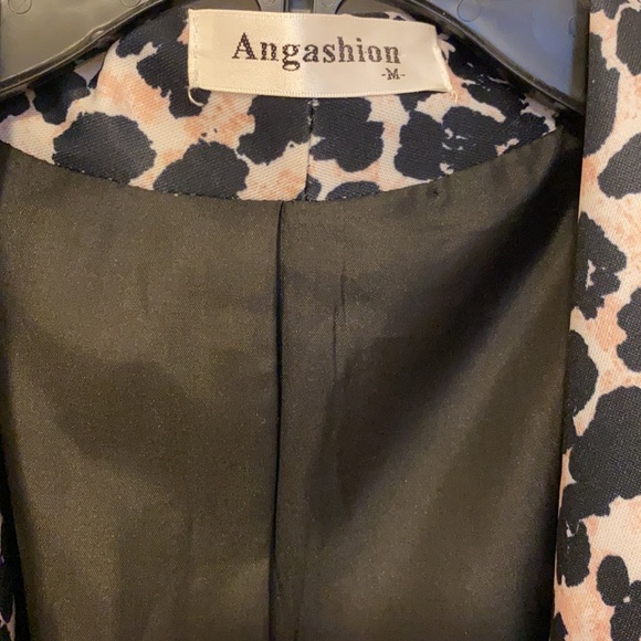 Leopard print blazer. - Picture 4 of 7